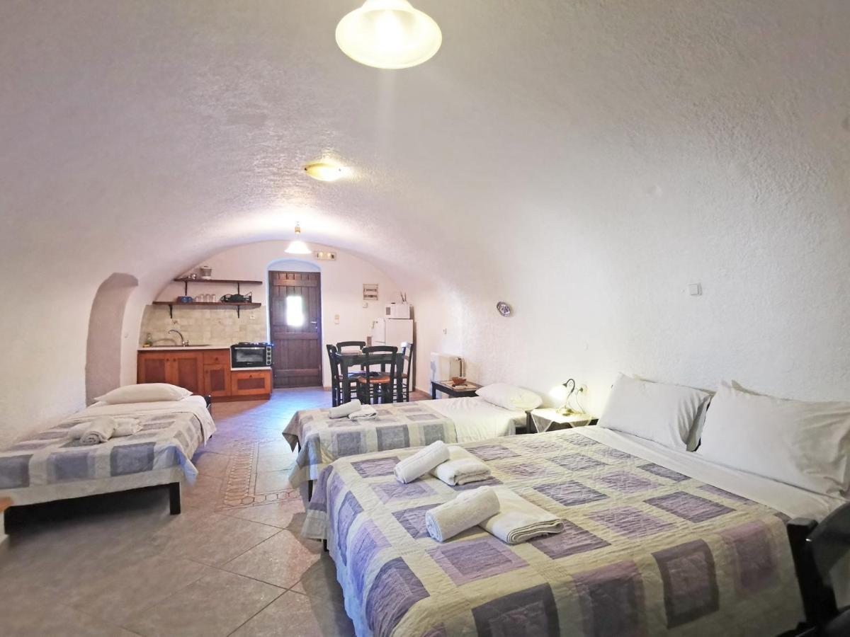 Guesthouse Toxotis Pyrgos Dirou ภายนอก รูปภาพ