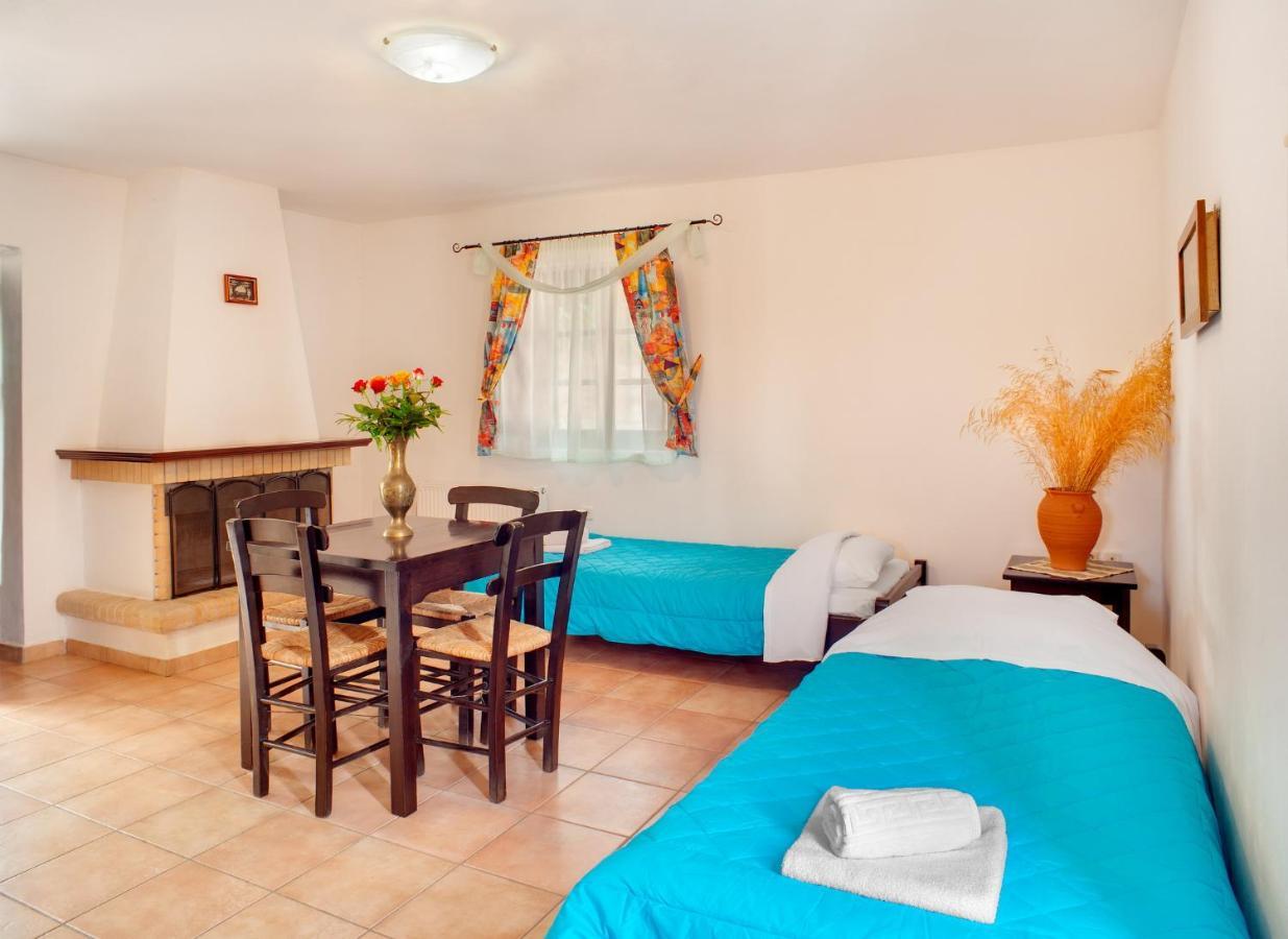 Guesthouse Toxotis Pyrgos Dirou ภายนอก รูปภาพ