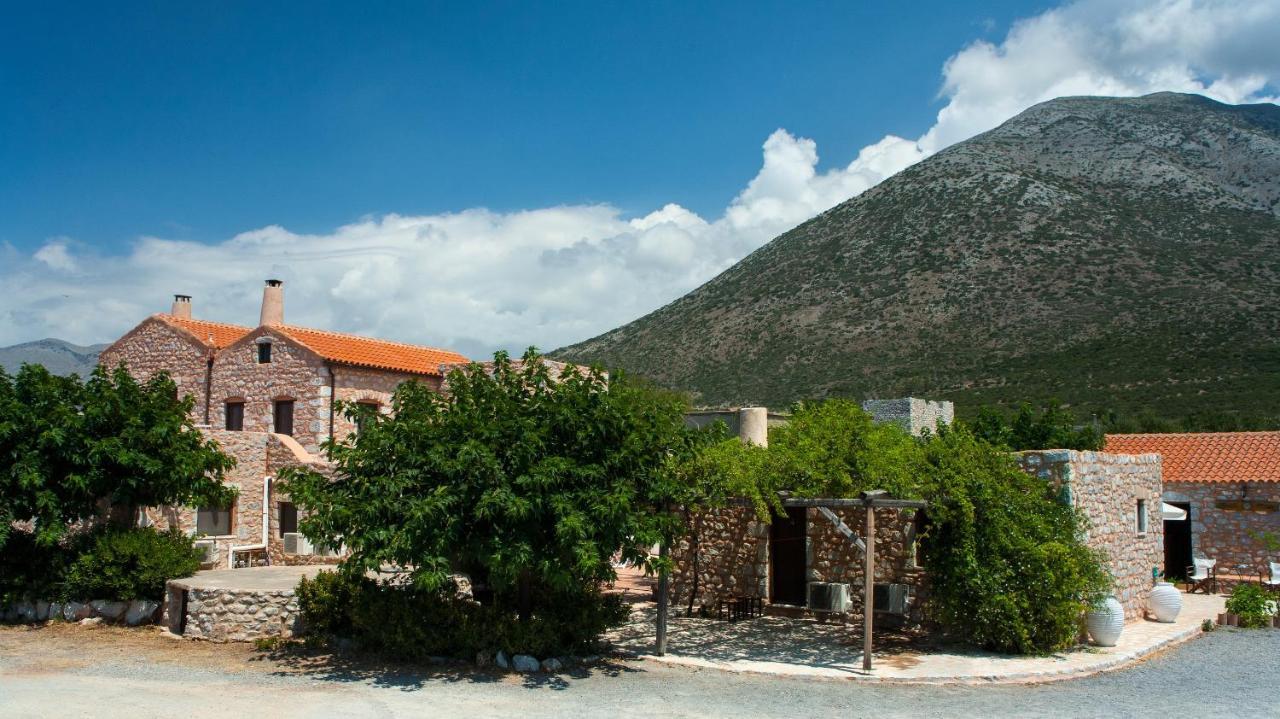 Guesthouse Toxotis Pyrgos Dirou ภายนอก รูปภาพ