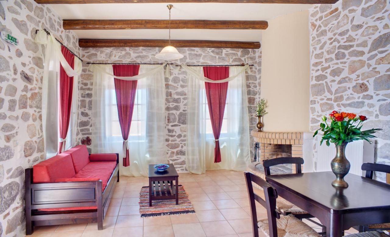 Guesthouse Toxotis Pyrgos Dirou ภายนอก รูปภาพ