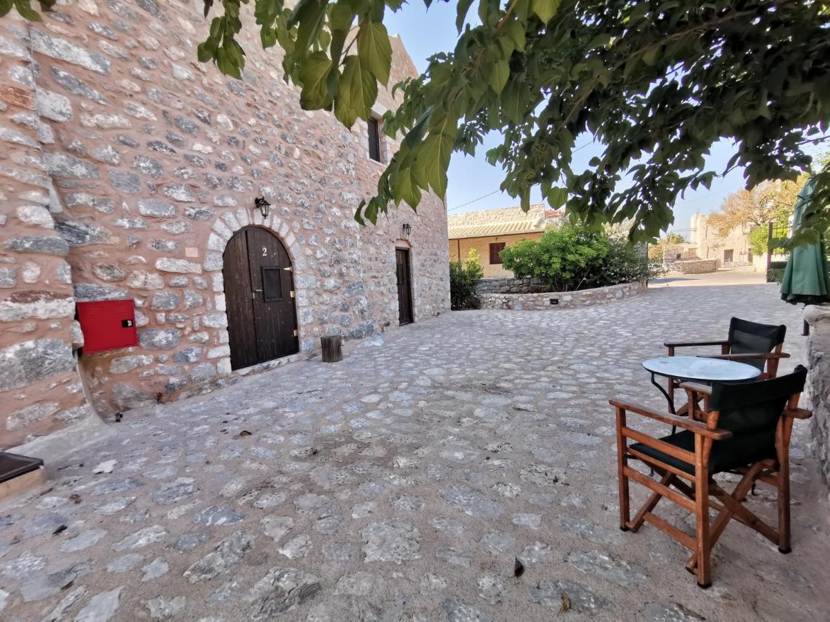 Guesthouse Toxotis Pyrgos Dirou ภายนอก รูปภาพ