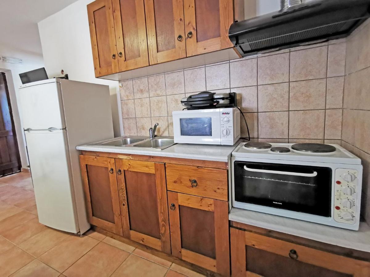 Guesthouse Toxotis Pyrgos Dirou ภายนอก รูปภาพ