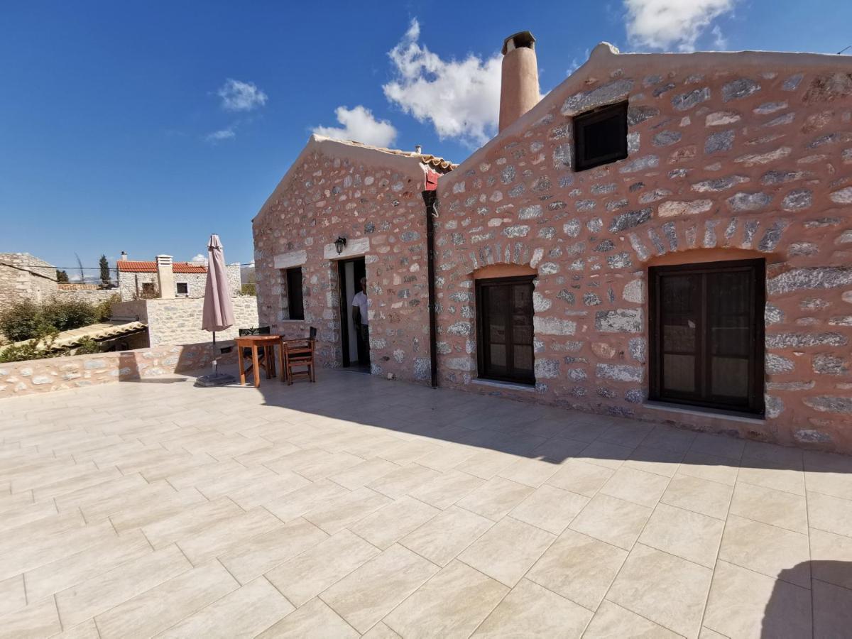 Guesthouse Toxotis Pyrgos Dirou ภายนอก รูปภาพ