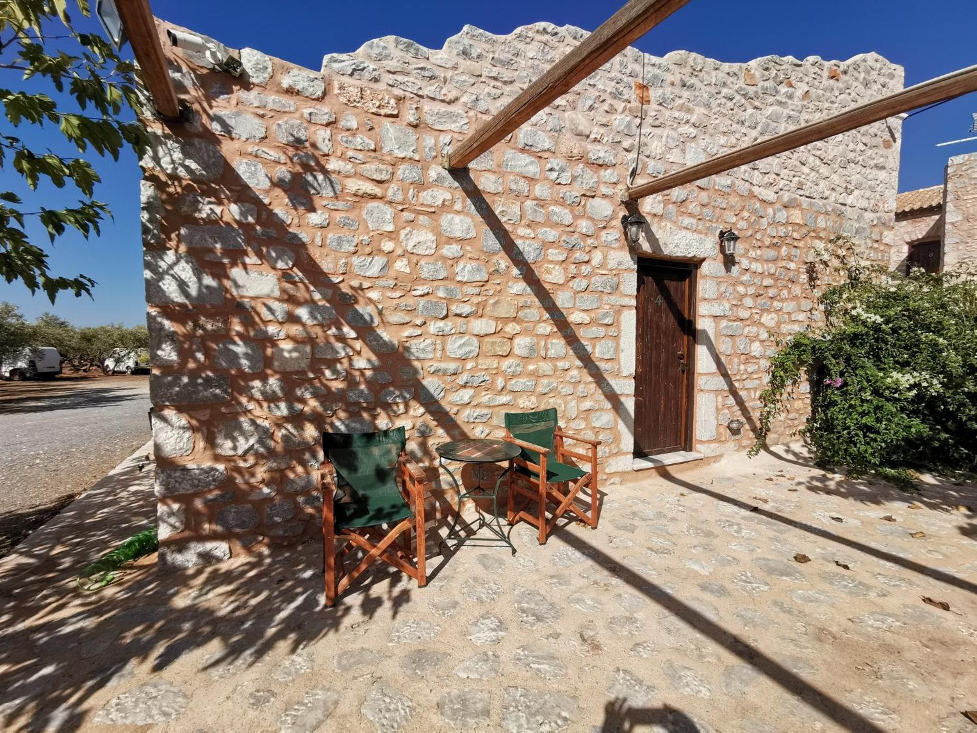 Guesthouse Toxotis Pyrgos Dirou ภายนอก รูปภาพ