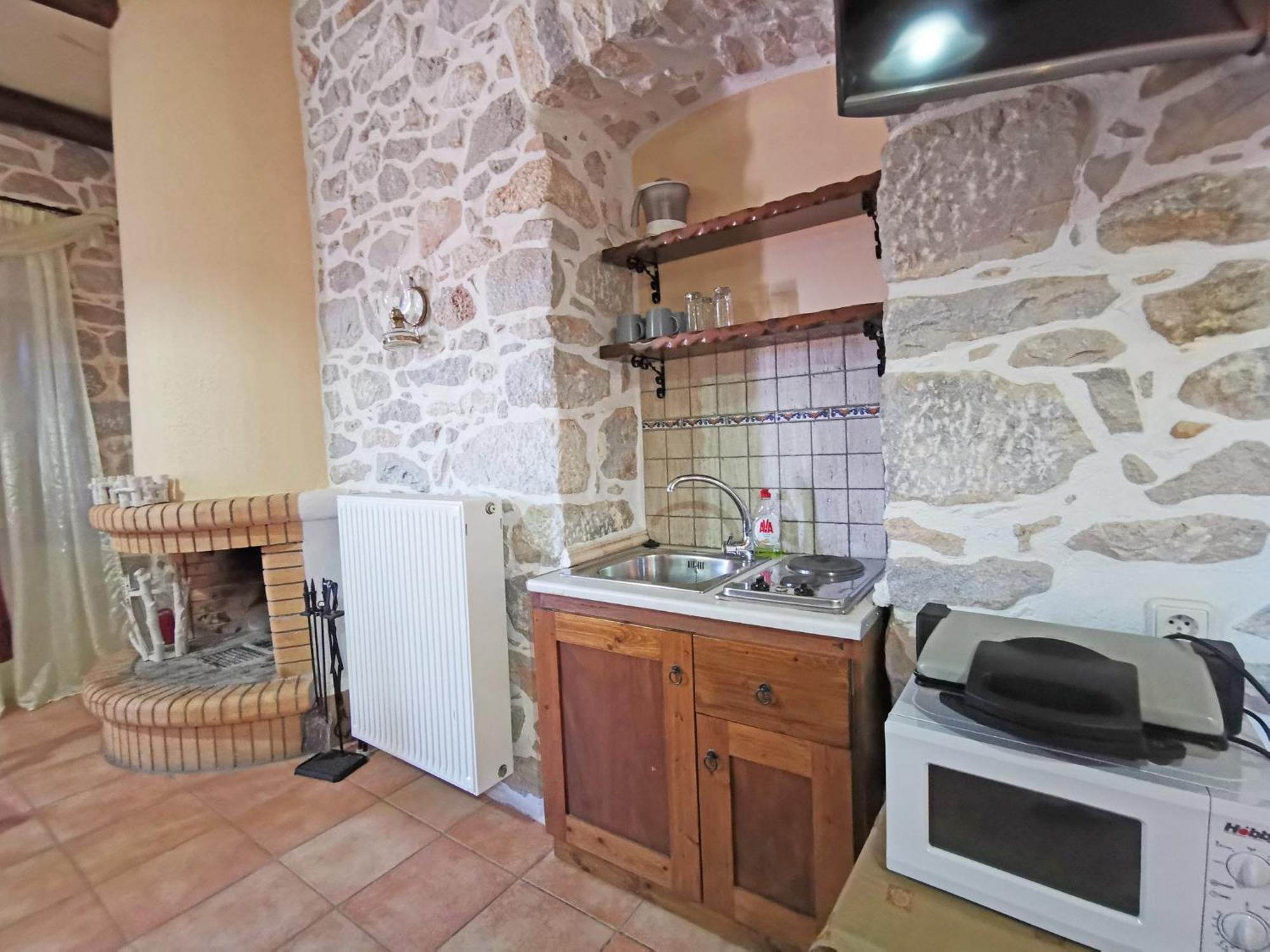 Guesthouse Toxotis Pyrgos Dirou ภายนอก รูปภาพ