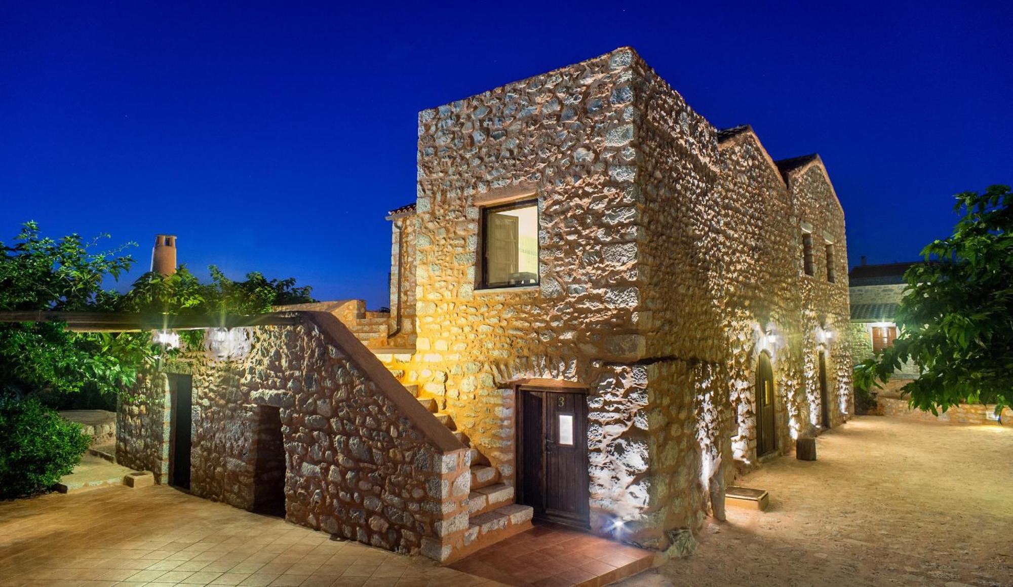 Guesthouse Toxotis Pyrgos Dirou ภายนอก รูปภาพ