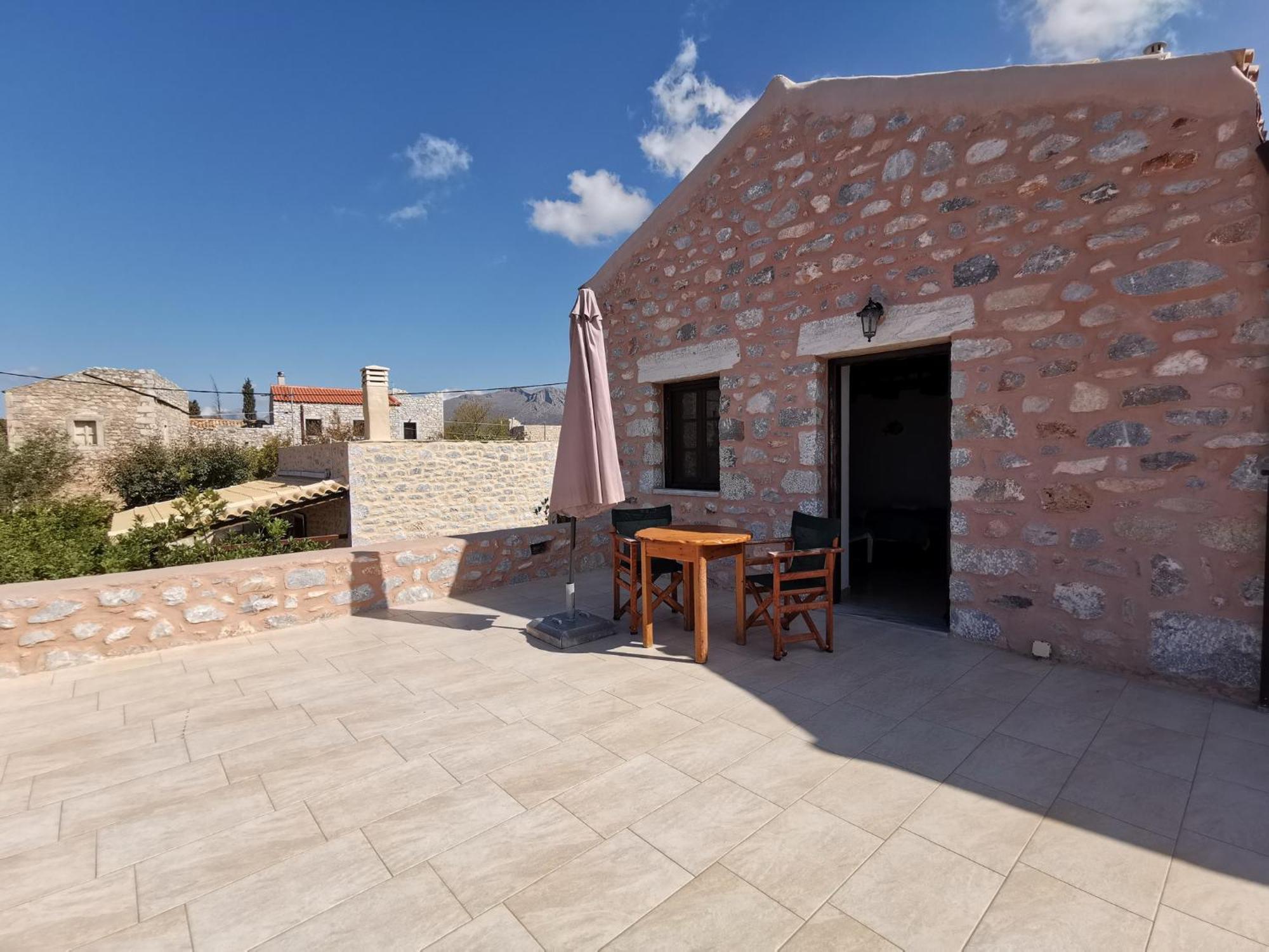 Guesthouse Toxotis Pyrgos Dirou ภายนอก รูปภาพ
