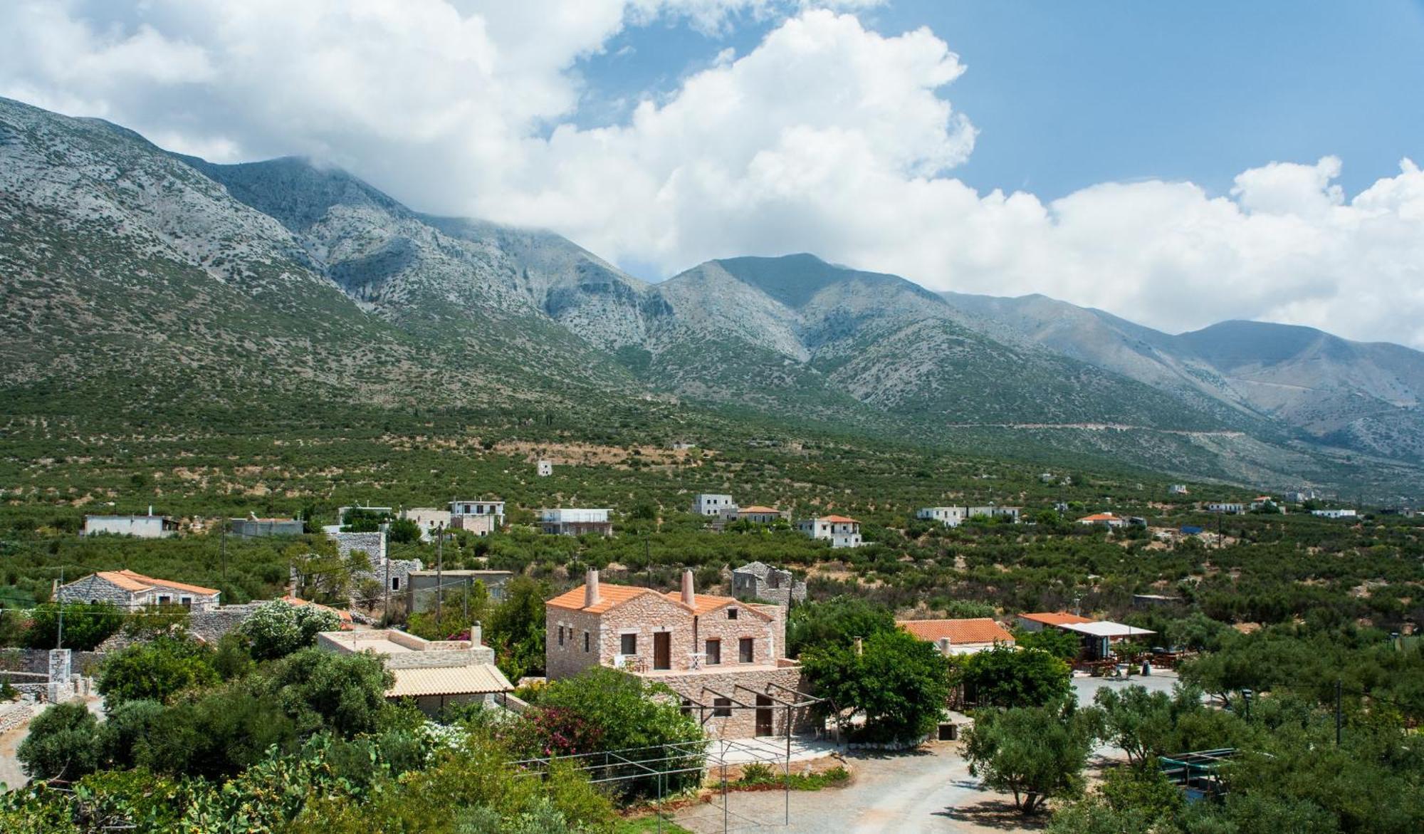 Guesthouse Toxotis Pyrgos Dirou ภายนอก รูปภาพ